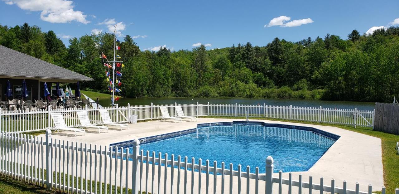 Commodores Inn Stowe Eksteriør billede